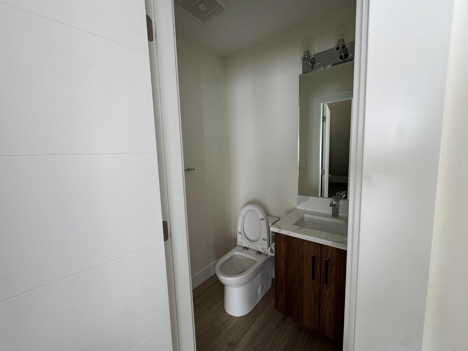 49 9652 162a Street Property Photo 9