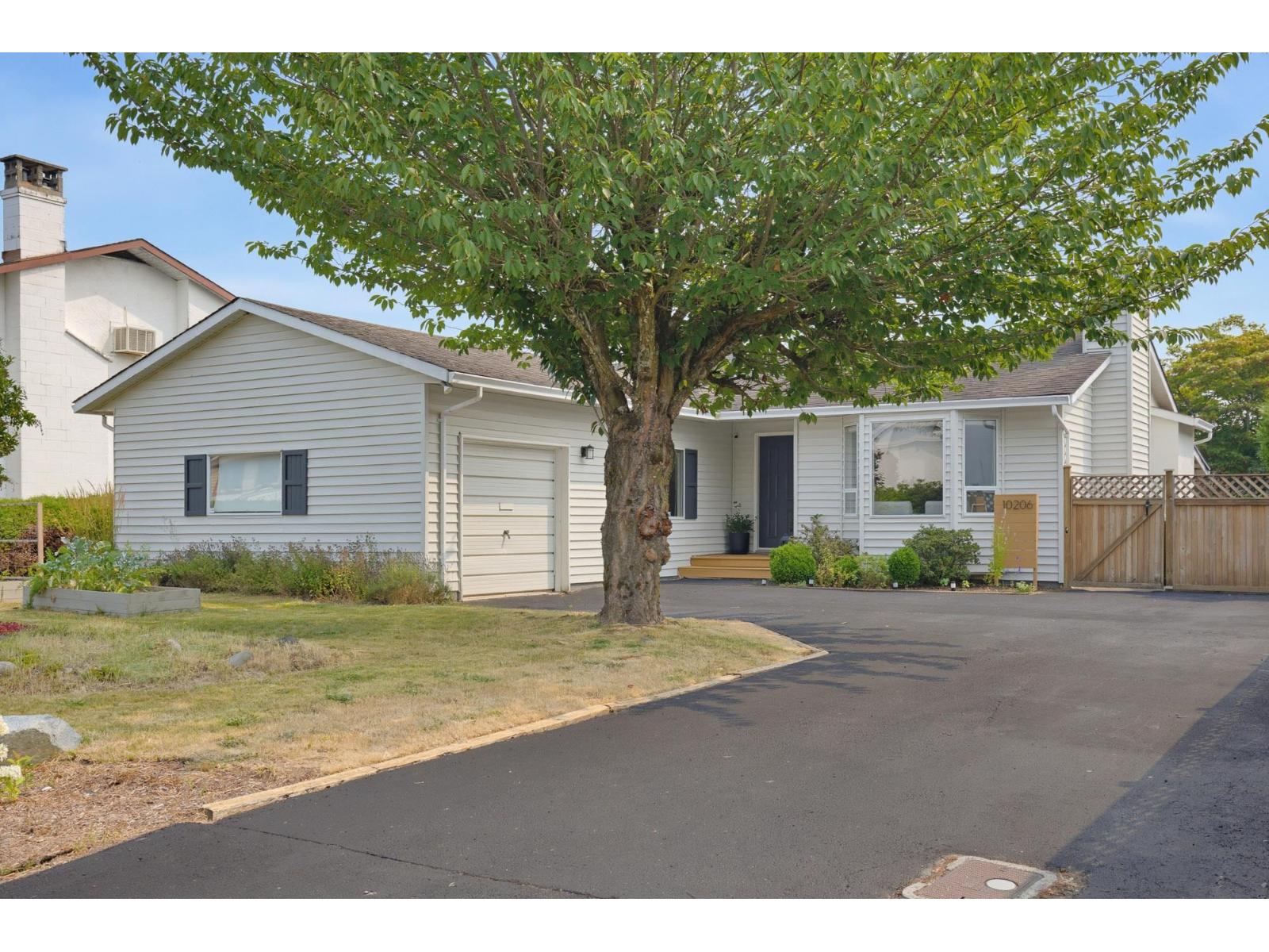 10206 CRYSTAL Drive Property Photo 1