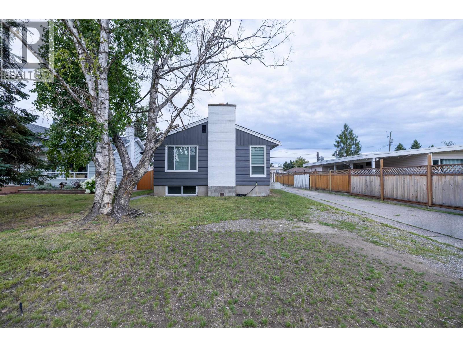 242 S LYON STREET Property Photo 1