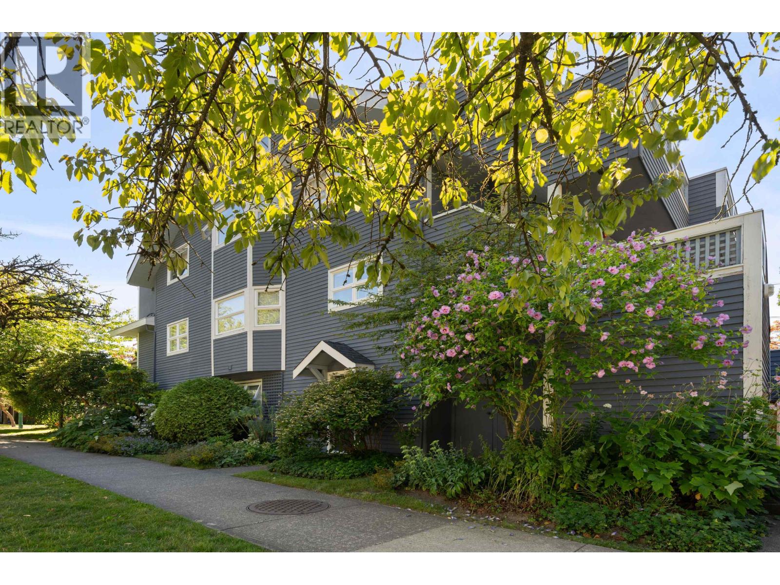 3085 Maple Street Property Photo 1