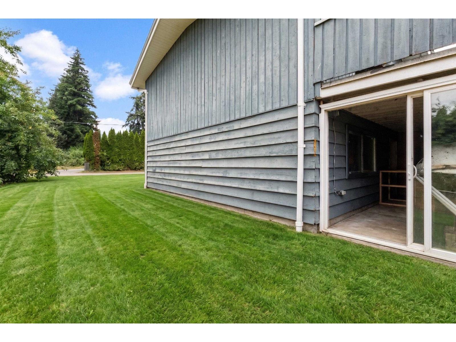 14042 110 Avenue Property Photo 2