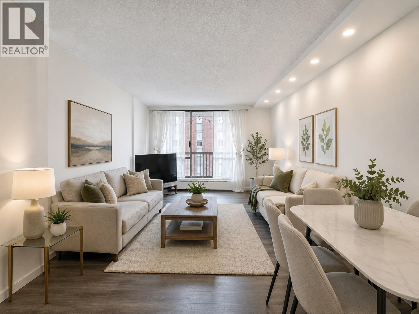 905 2016 FULLERTON AVENUE Property Photo 1