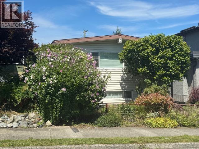 2935 Adanac Street Property Photo 2