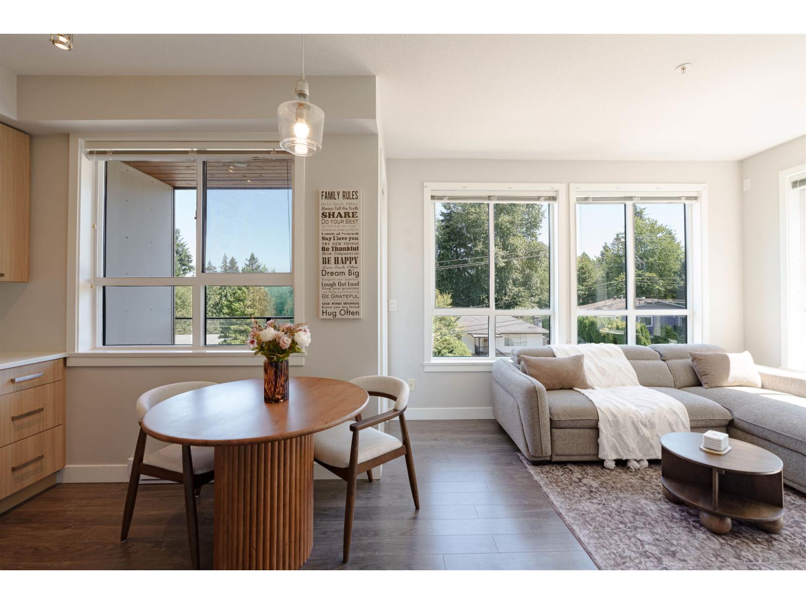 406 15388 105 Avenue Property Photo 2