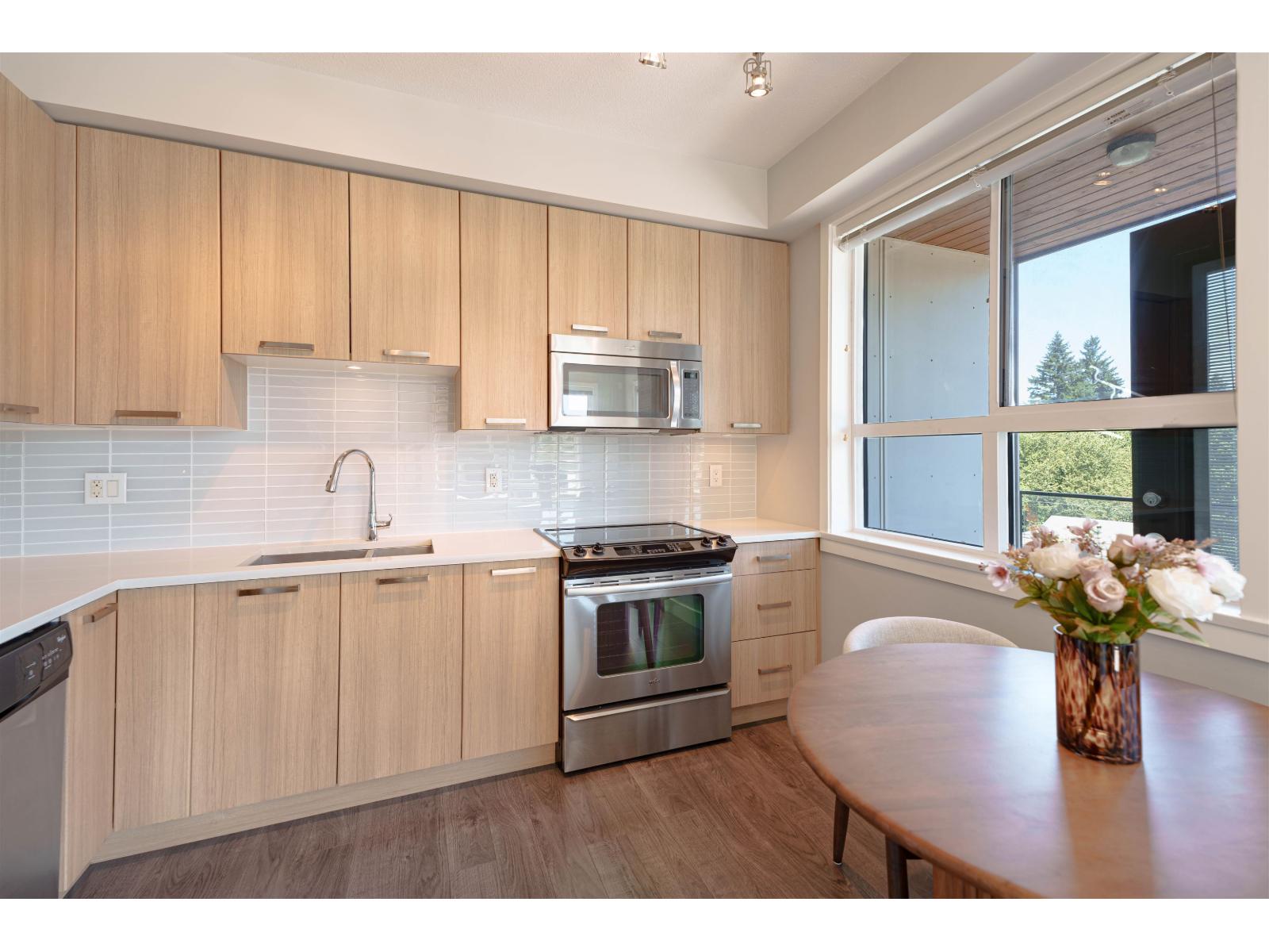 406 15388 105 Avenue Property Photo 4