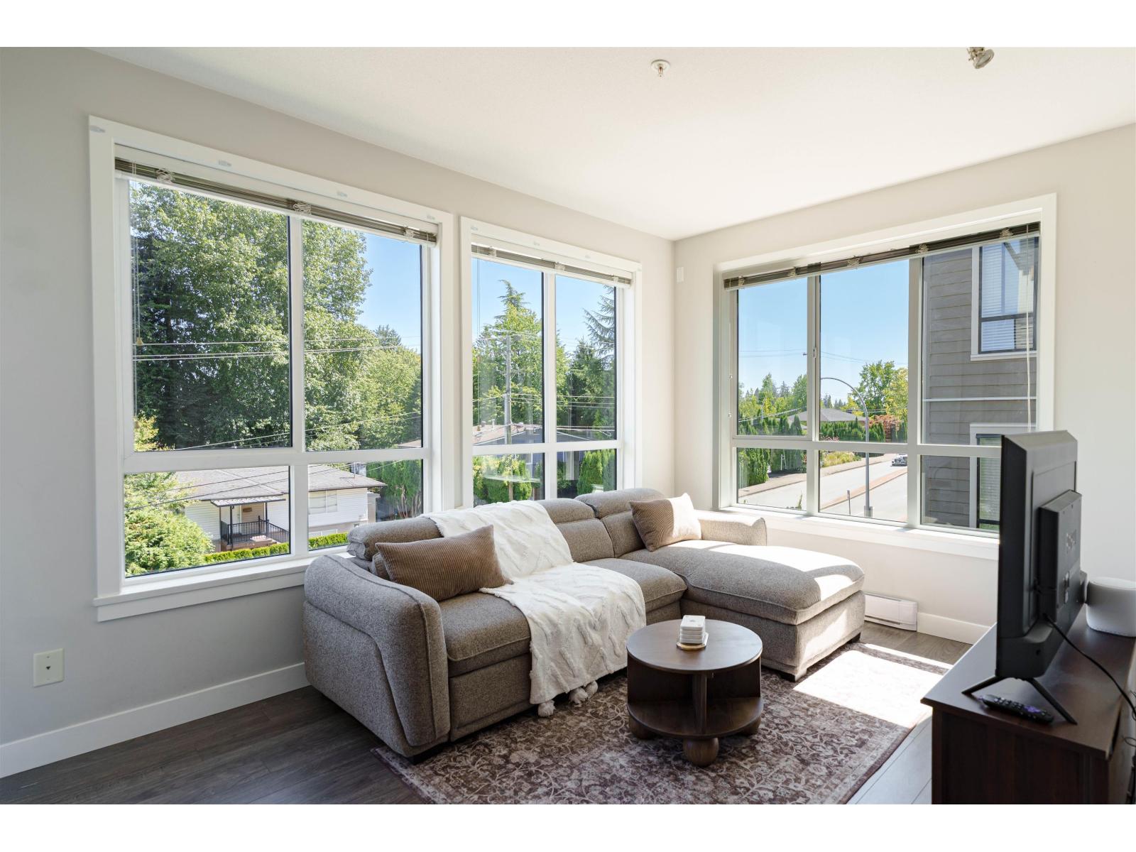 406 15388 105 Avenue Property Photo 5