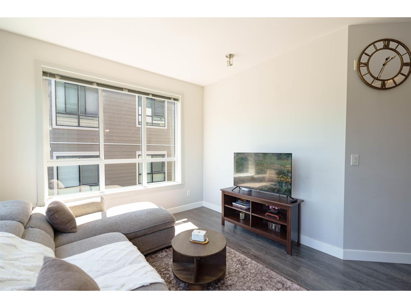 406 15388 105 Avenue Property Photo 6