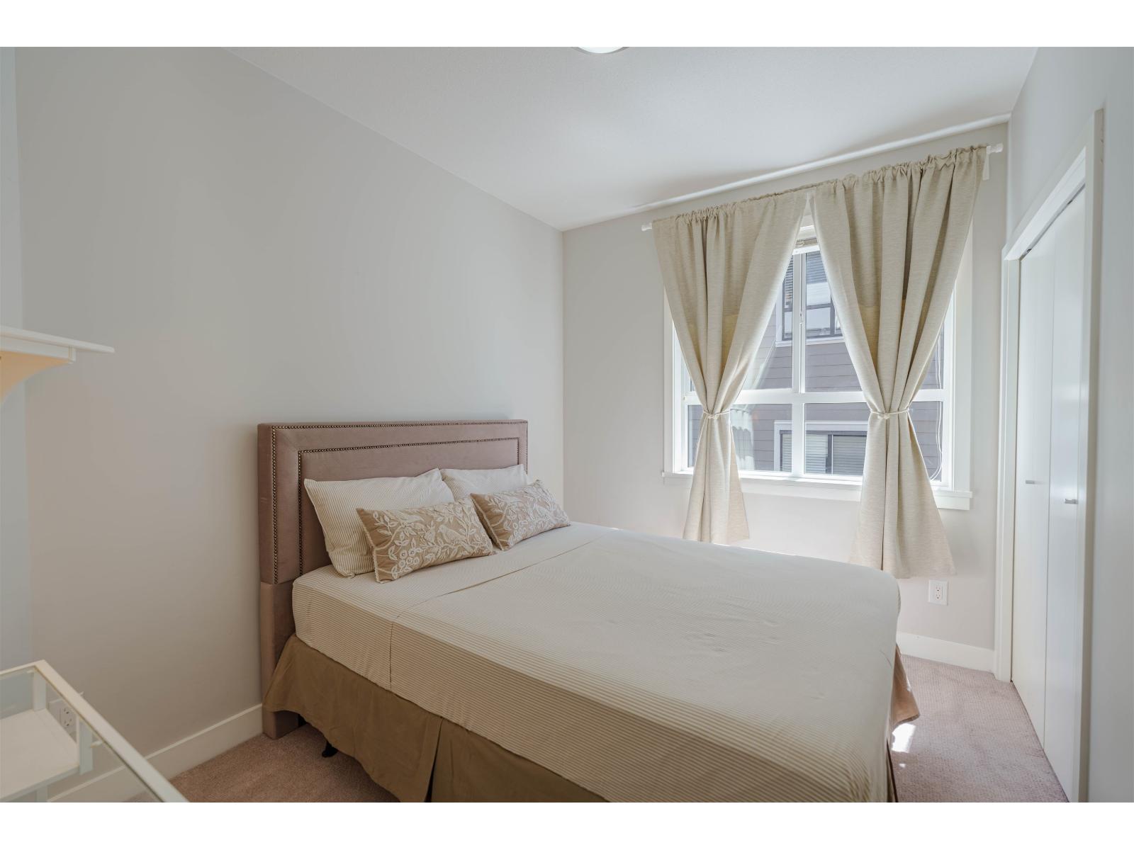 406 15388 105 Avenue Property Photo 9