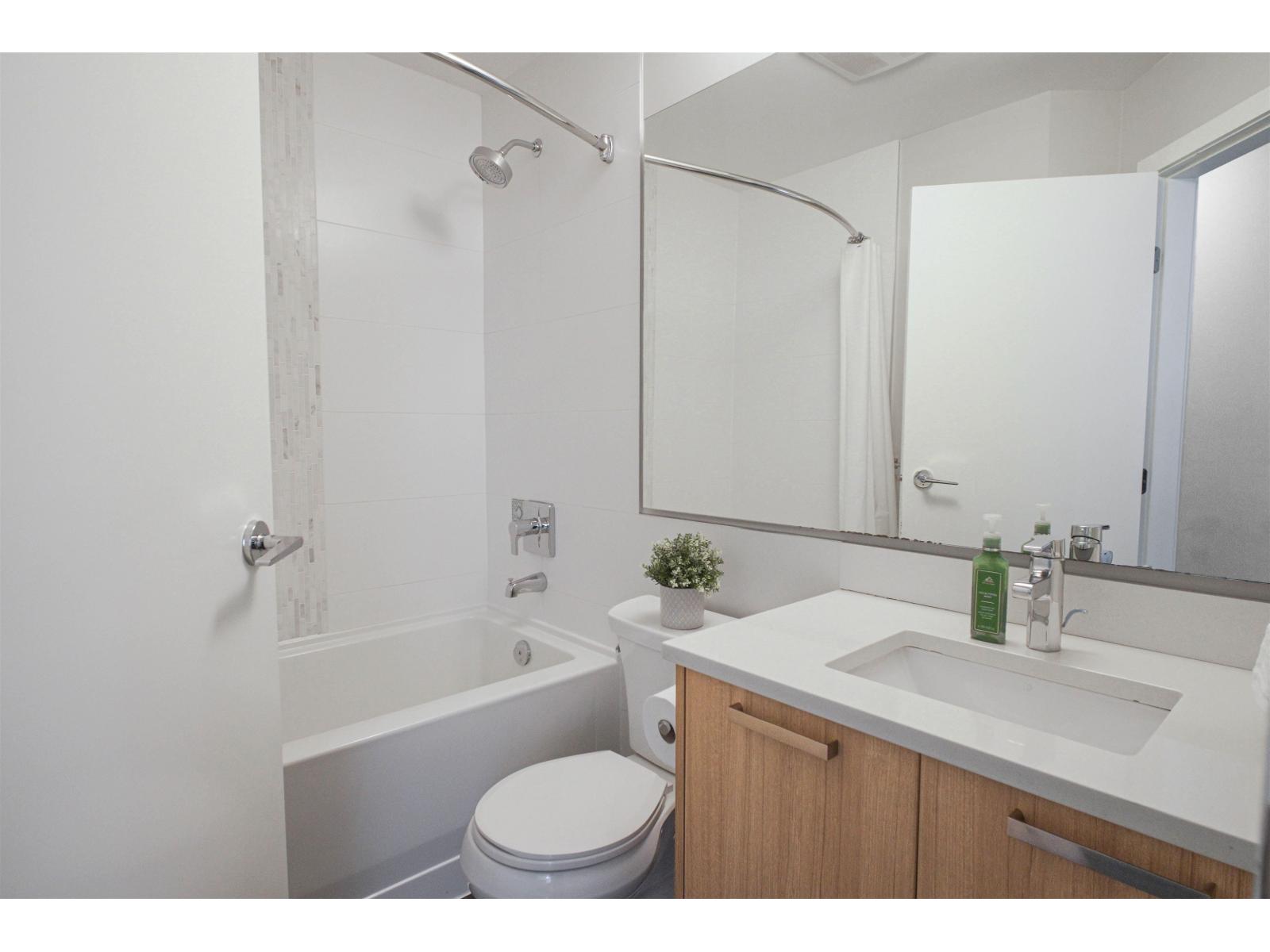 406 15388 105 Avenue Property Photo 11