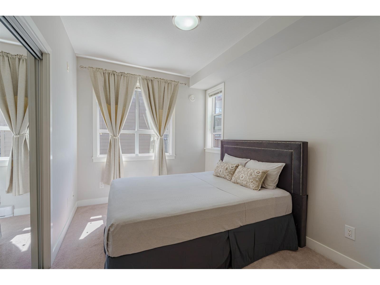 406 15388 105 Avenue Property Photo 15