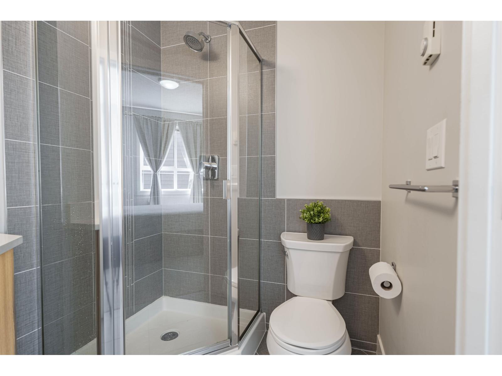 406 15388 105 Avenue Property Photo 17
