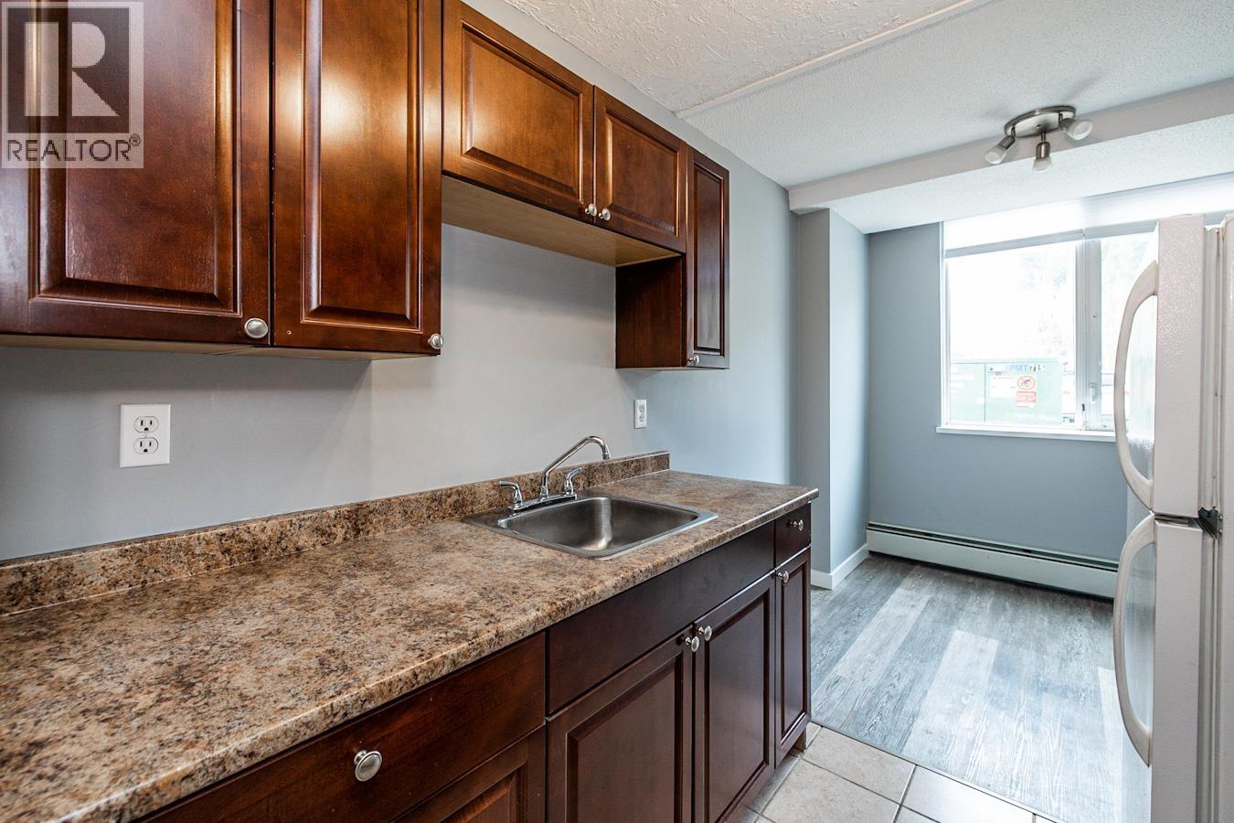 106 1501 Queensway Property Photo 1