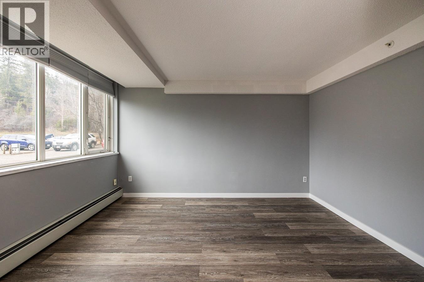 106 1501 Queensway Property Photo 4