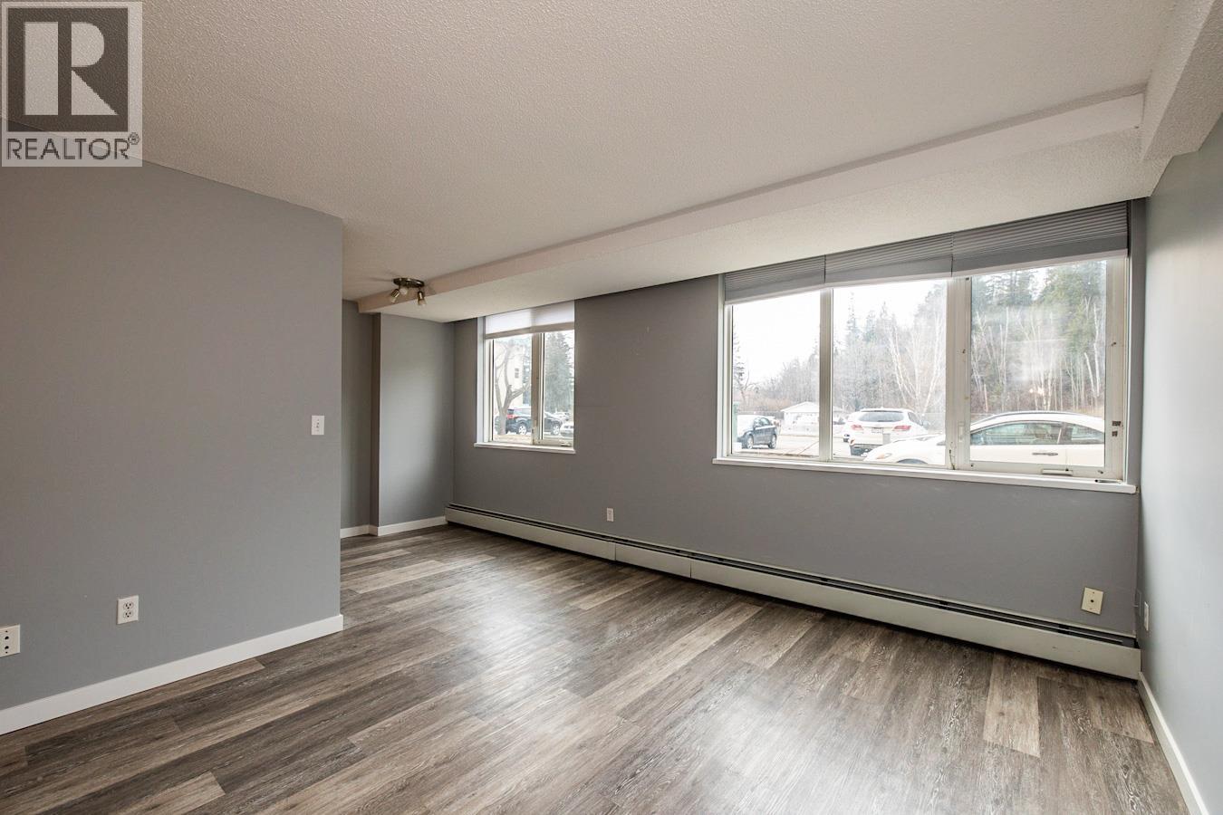 106 1501 Queensway Property Photo 6