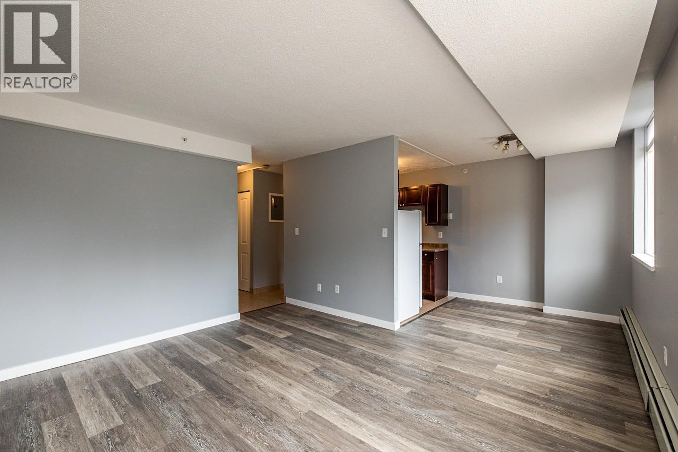 106 1501 Queensway Property Photo 7