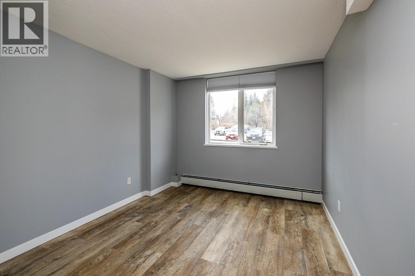 106 1501 Queensway Property Photo 12
