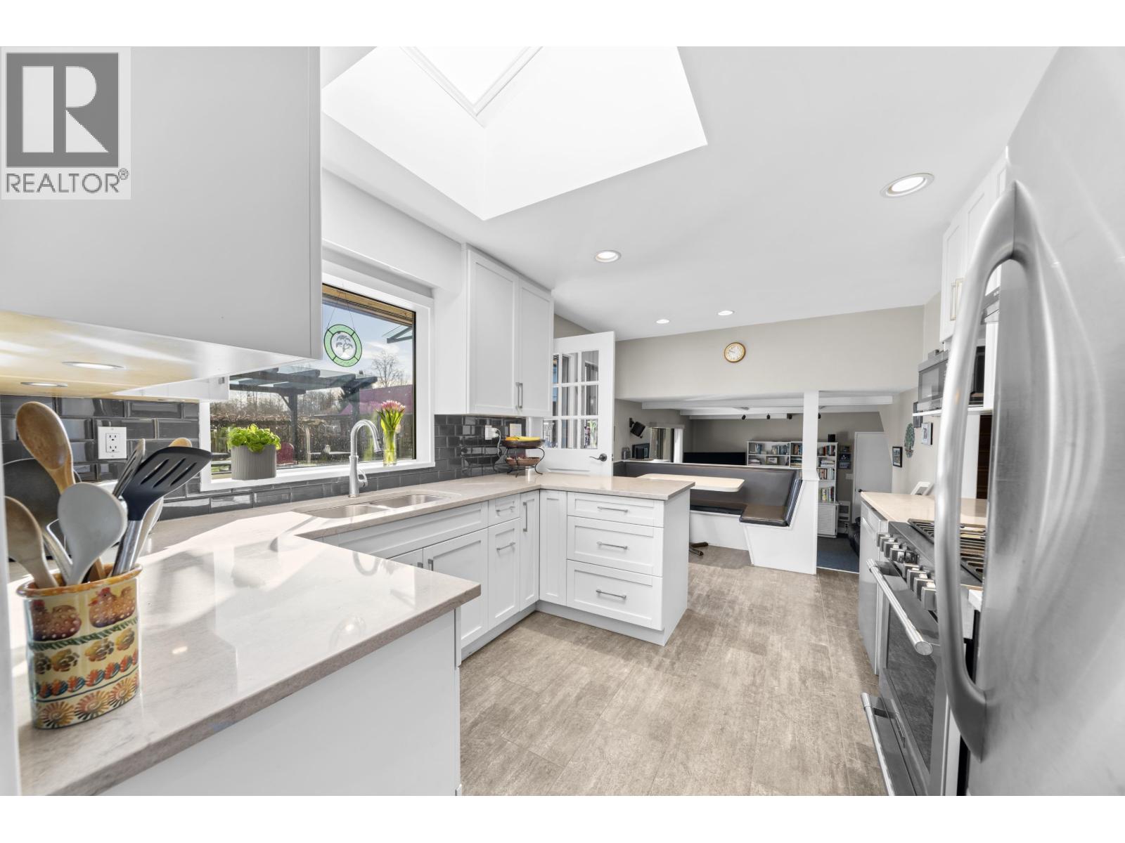 12730 216 Street Property Photo 11