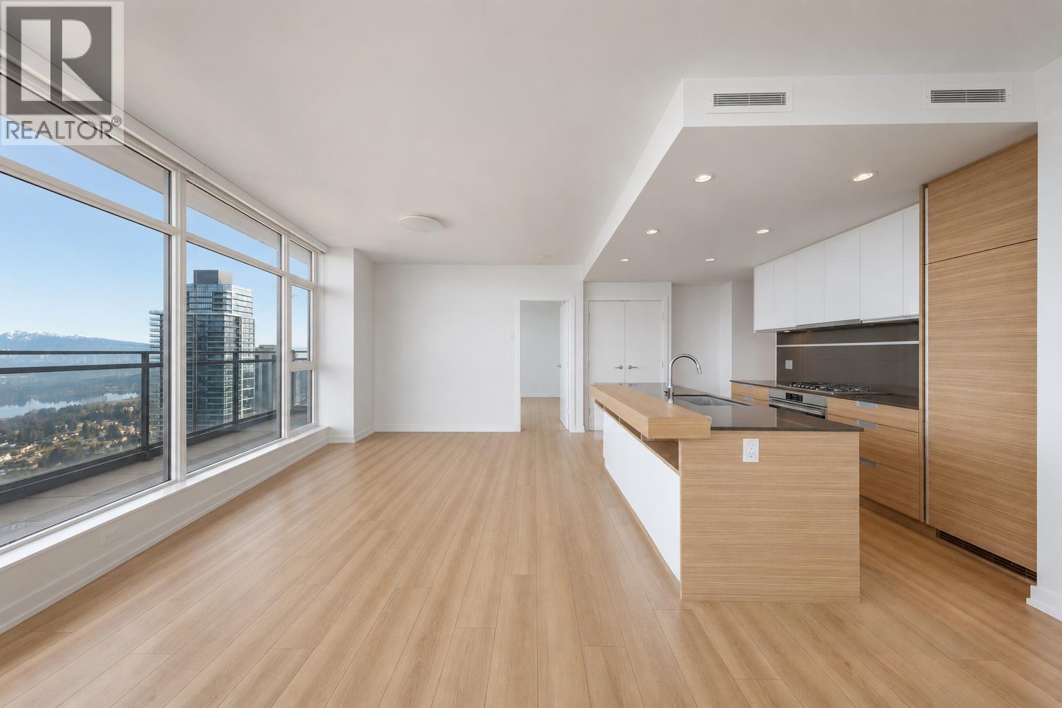 3503 4688 Kingsway Property Photo 1