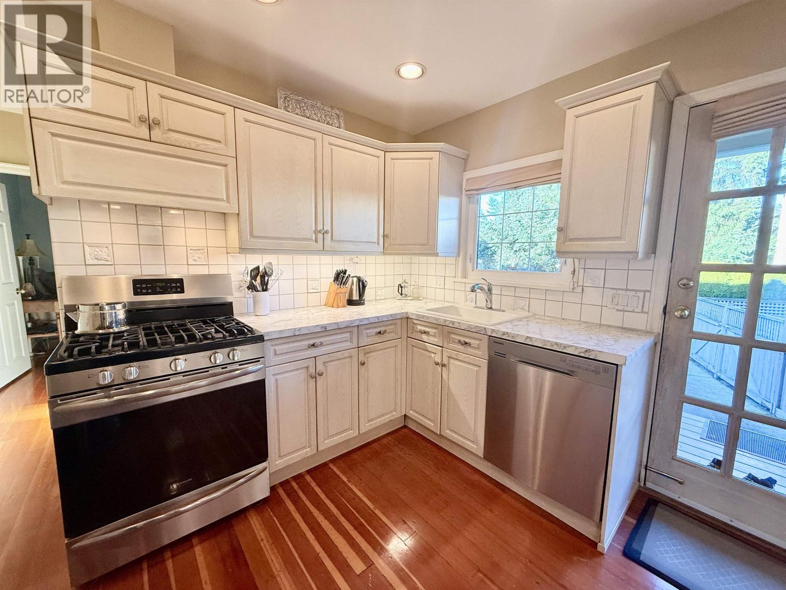 680 Thompson Avenue Property Photo 9