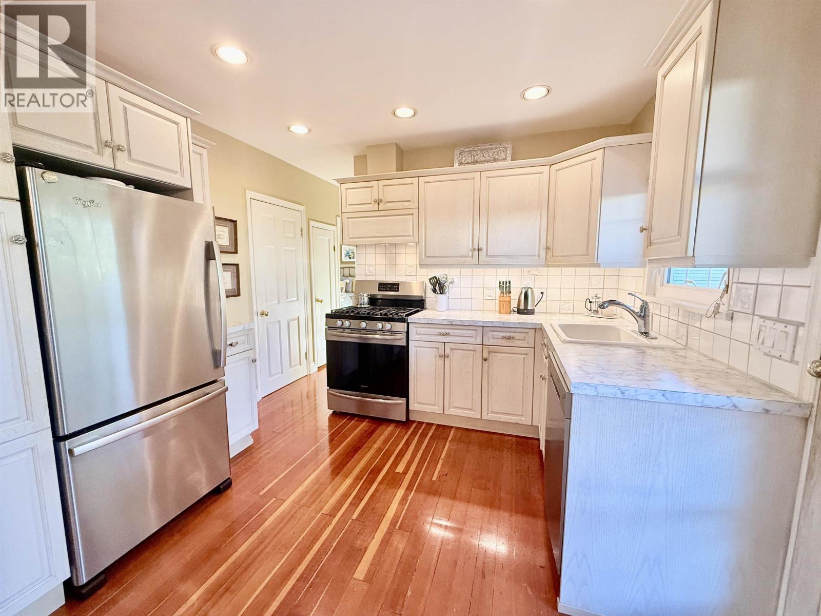 680 Thompson Avenue Property Photo 11