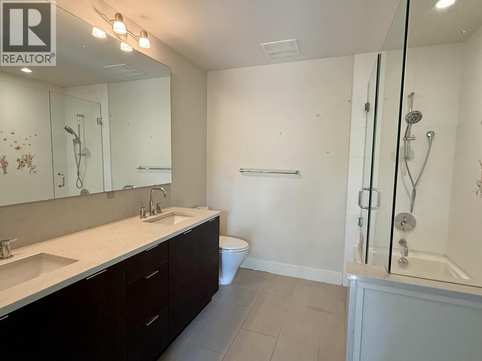 6180 Oak Street Property Photo 10