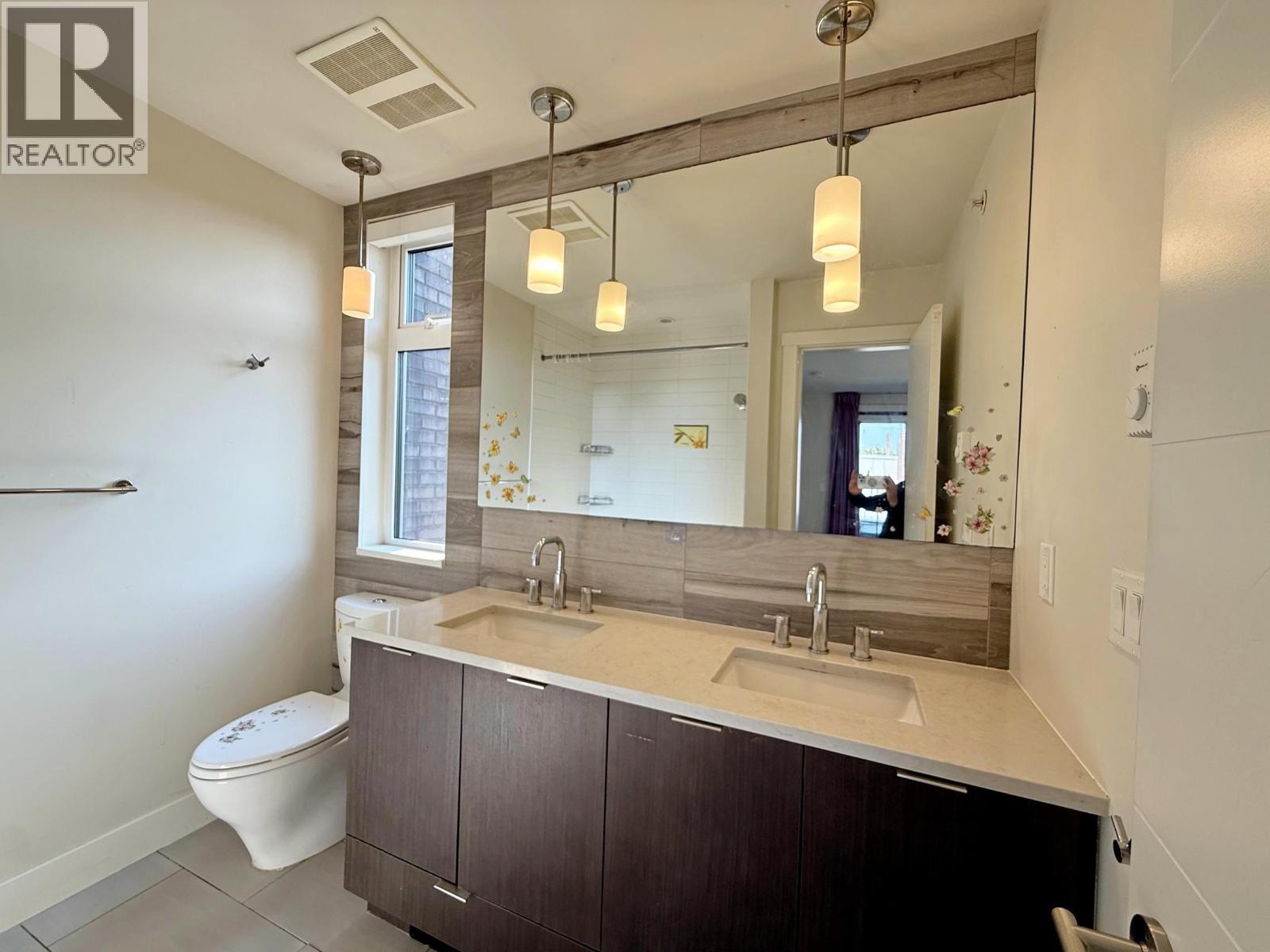 6180 Oak Street Property Photo 13
