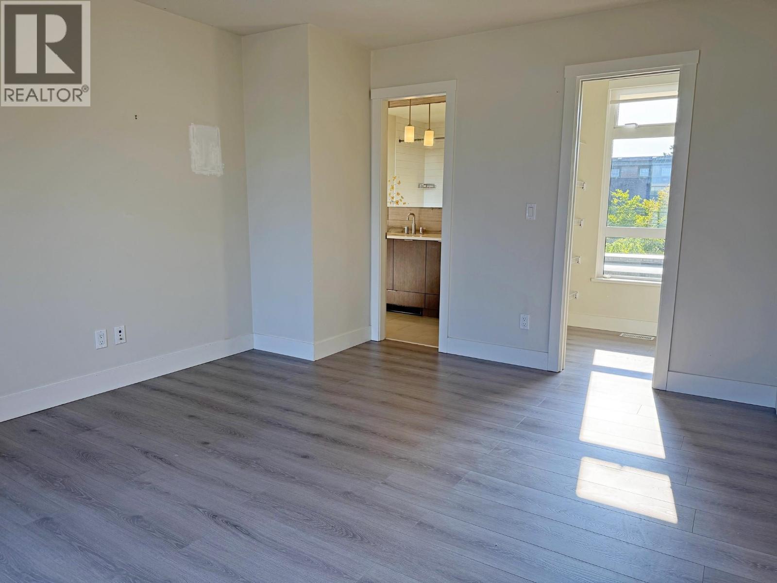 6180 Oak Street Property Photo 14