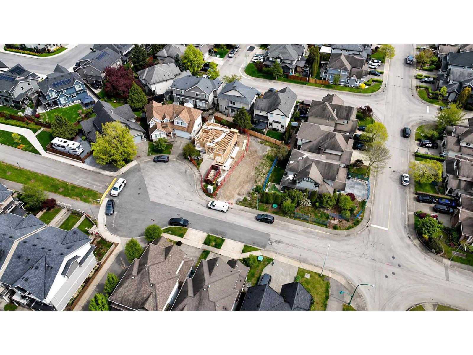 7340 196 Street Property Photo 4