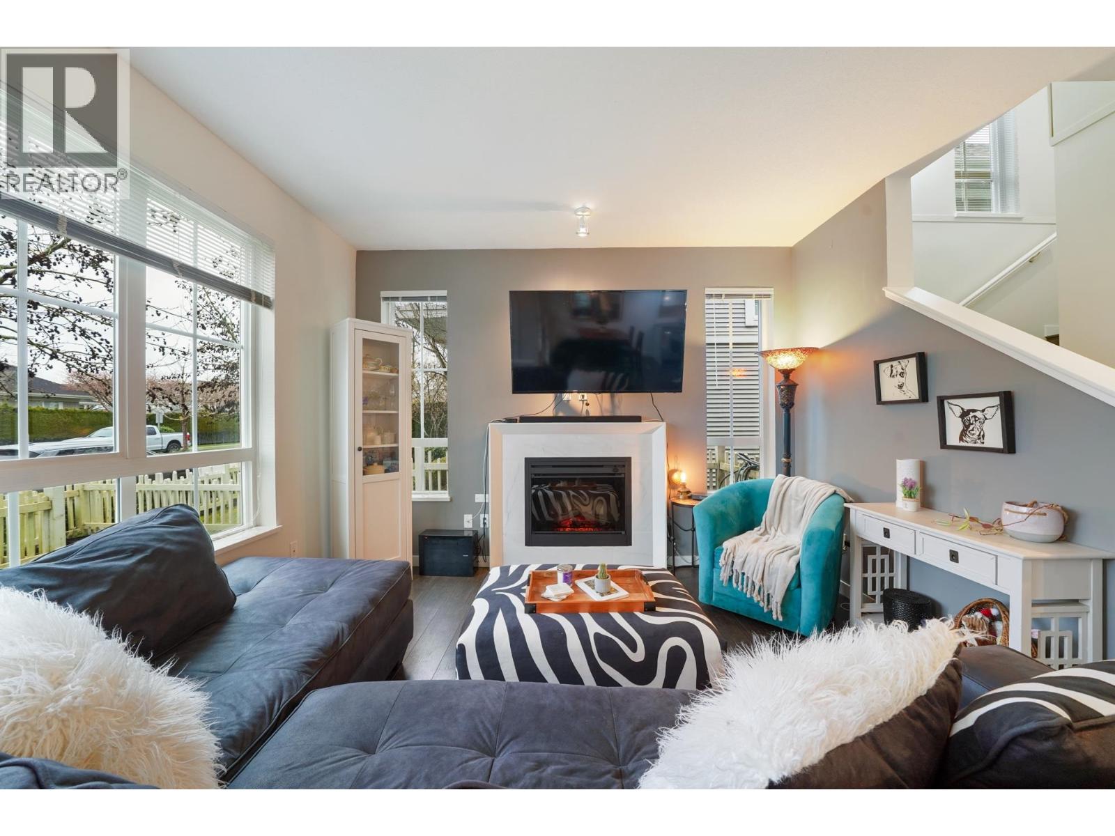 17 5510 Admiral Way Property Photo 2