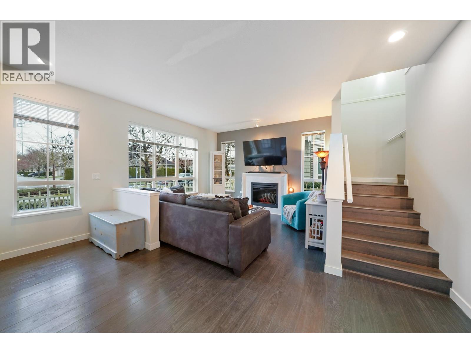 17 5510 Admiral Way Property Photo 8