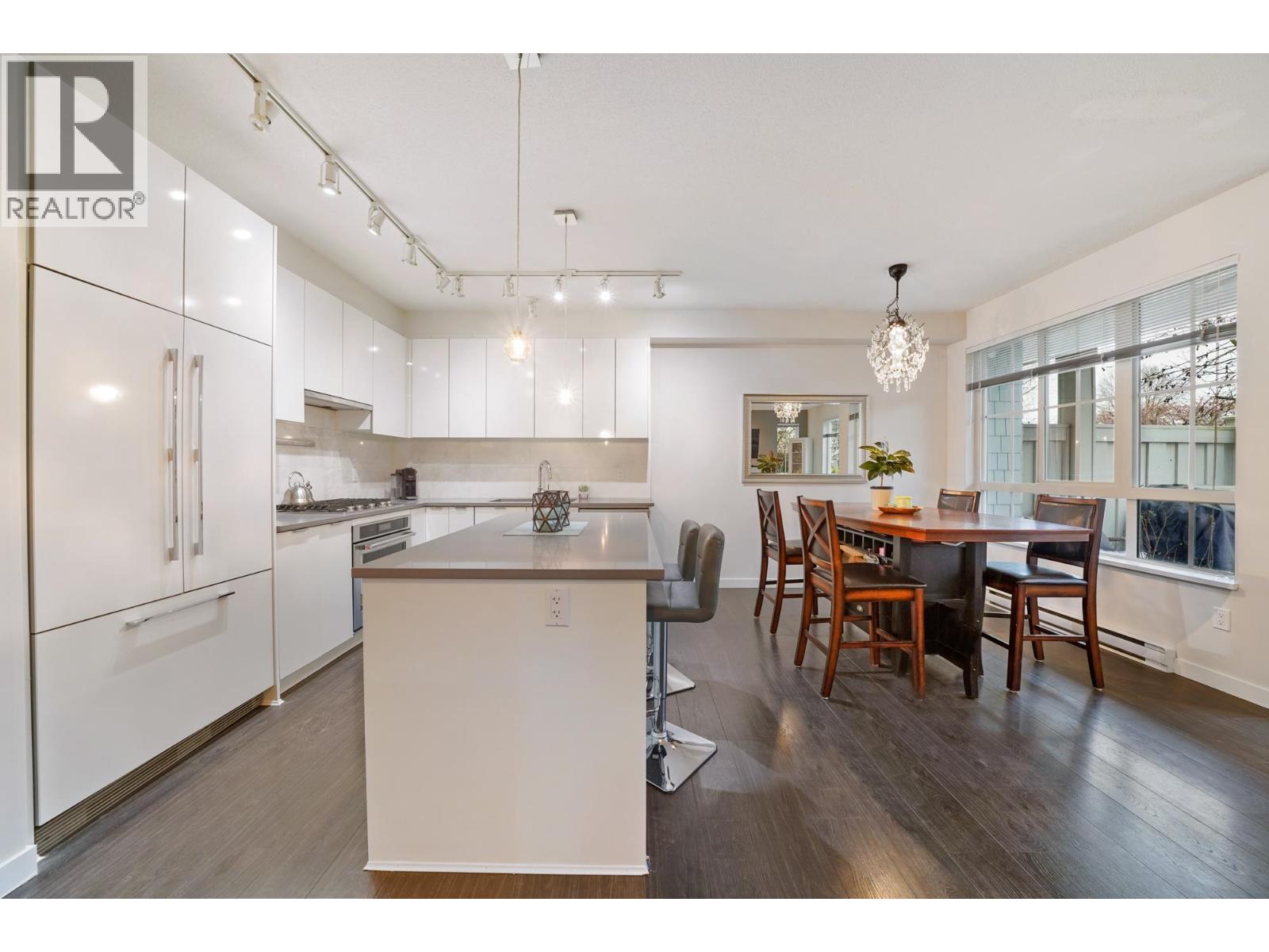 17 5510 Admiral Way Property Photo 12
