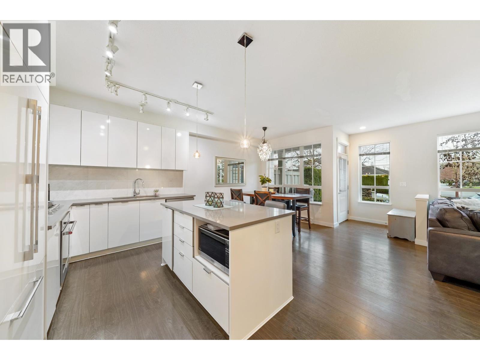 17 5510 Admiral Way Property Photo 15