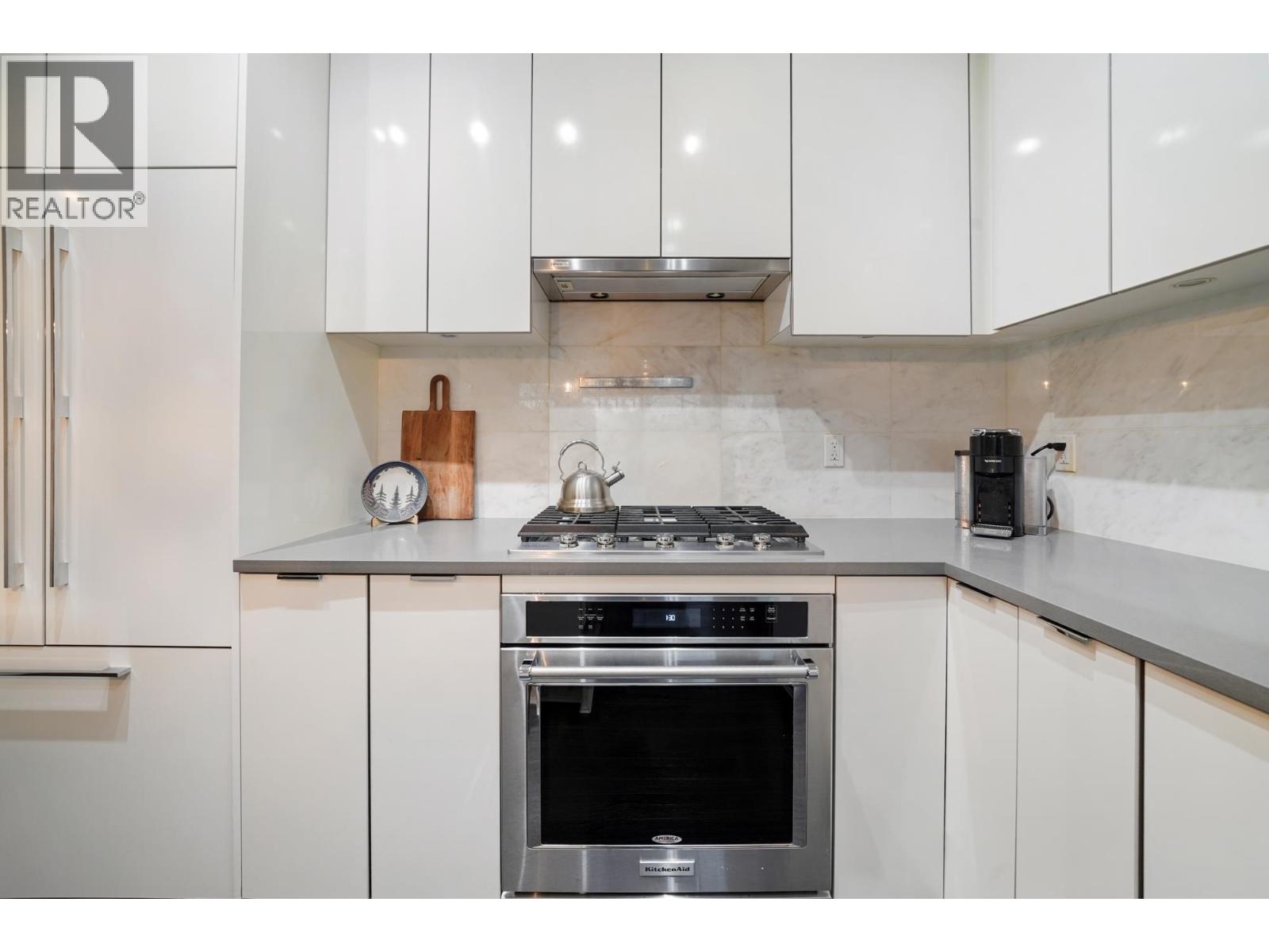 17 5510 Admiral Way Property Photo 16