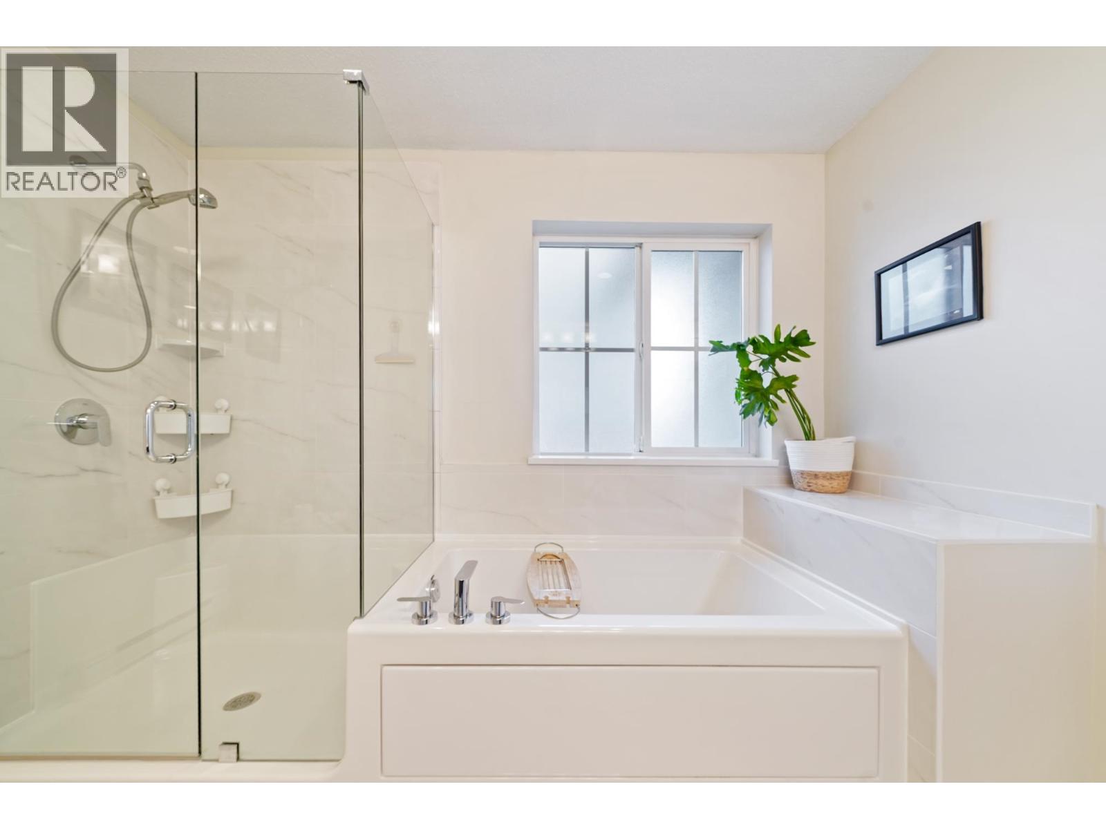 17 5510 Admiral Way Property Photo 19