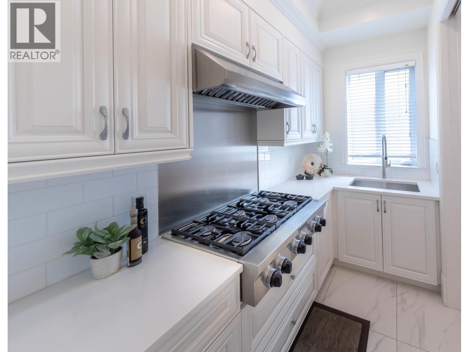 6200 Goldsmith Drive Property Photo 10