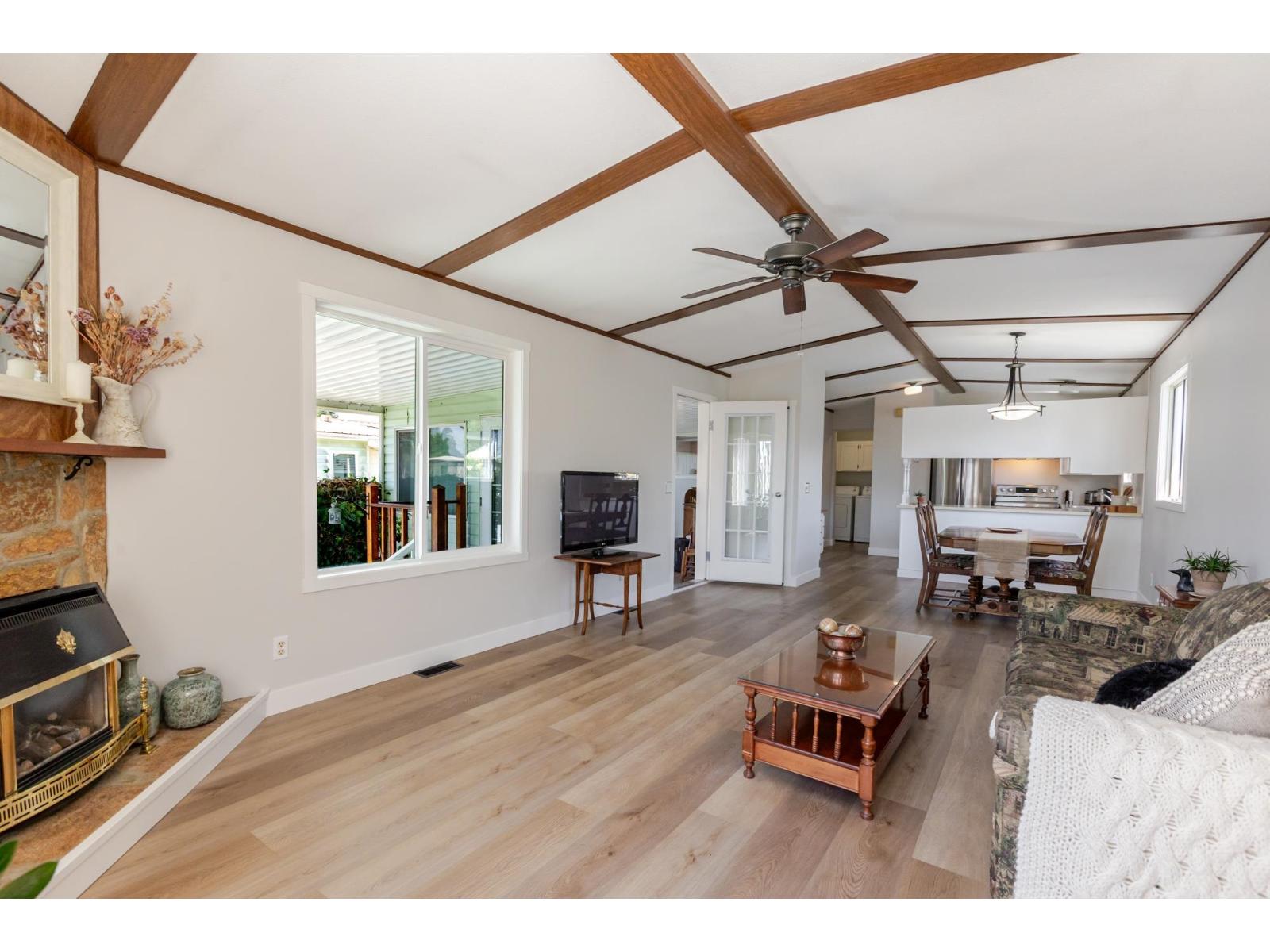 230 27111 0 Avenue Property Photo 13