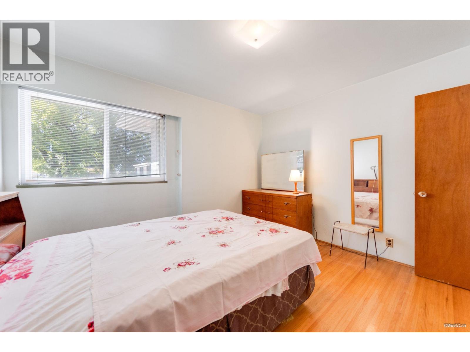 25 E 47th Avenue Property Photo 13