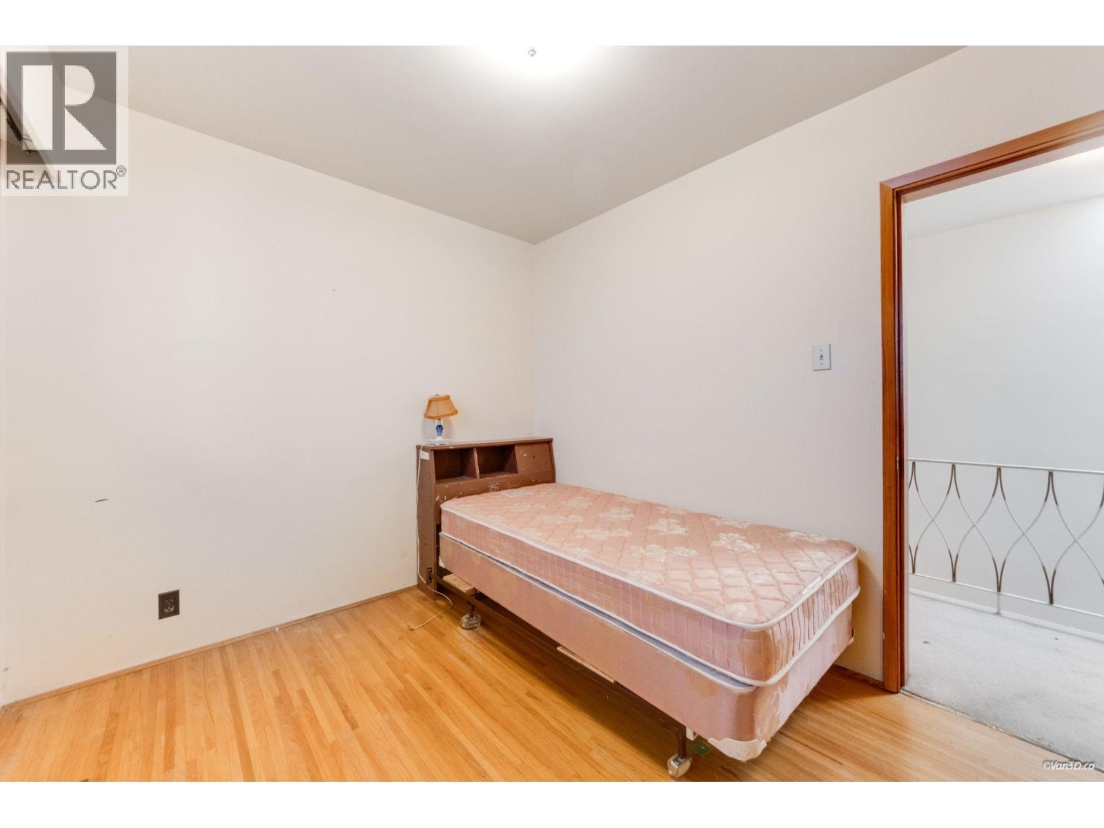 25 E 47th Avenue Property Photo 15