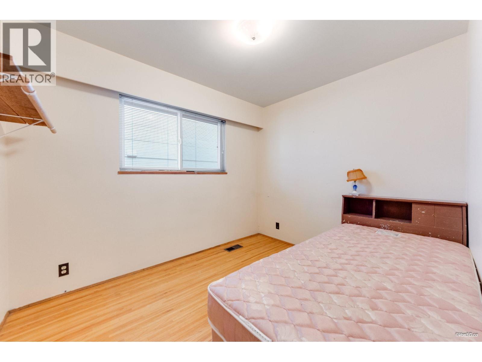 25 E 47th Avenue Property Photo 16
