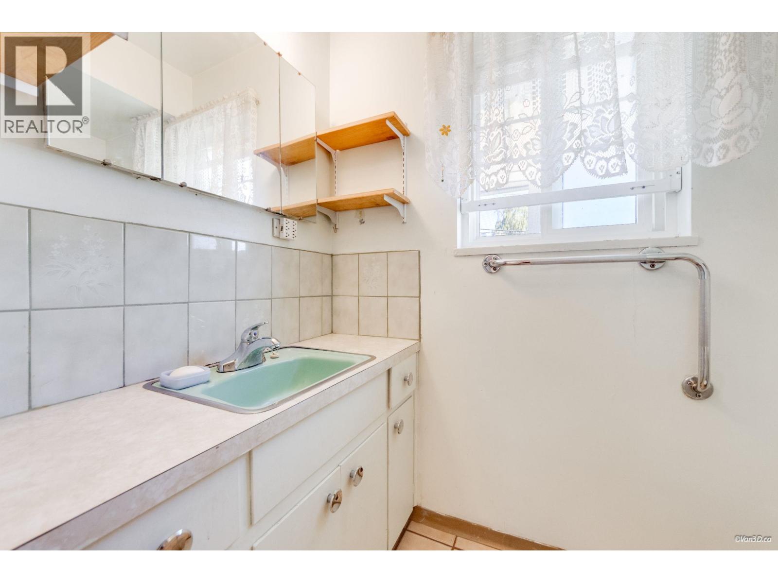25 E 47th Avenue Property Photo 19