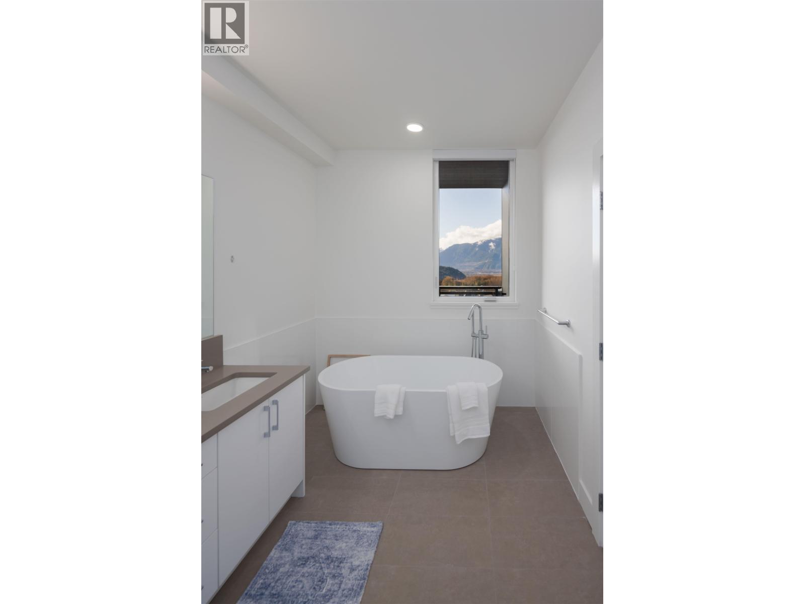 101 3405 Mamquam Road Property Photo 22