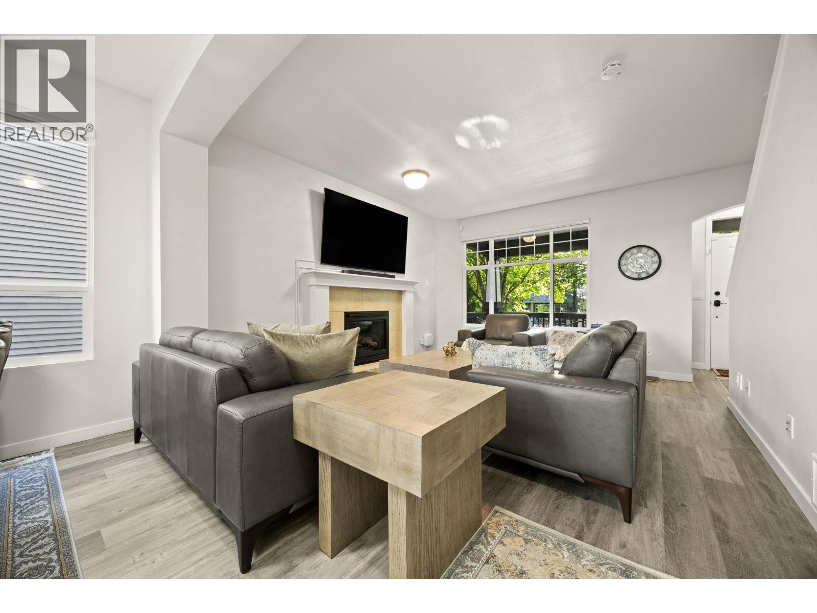 10256 243a Street Property Photo 7