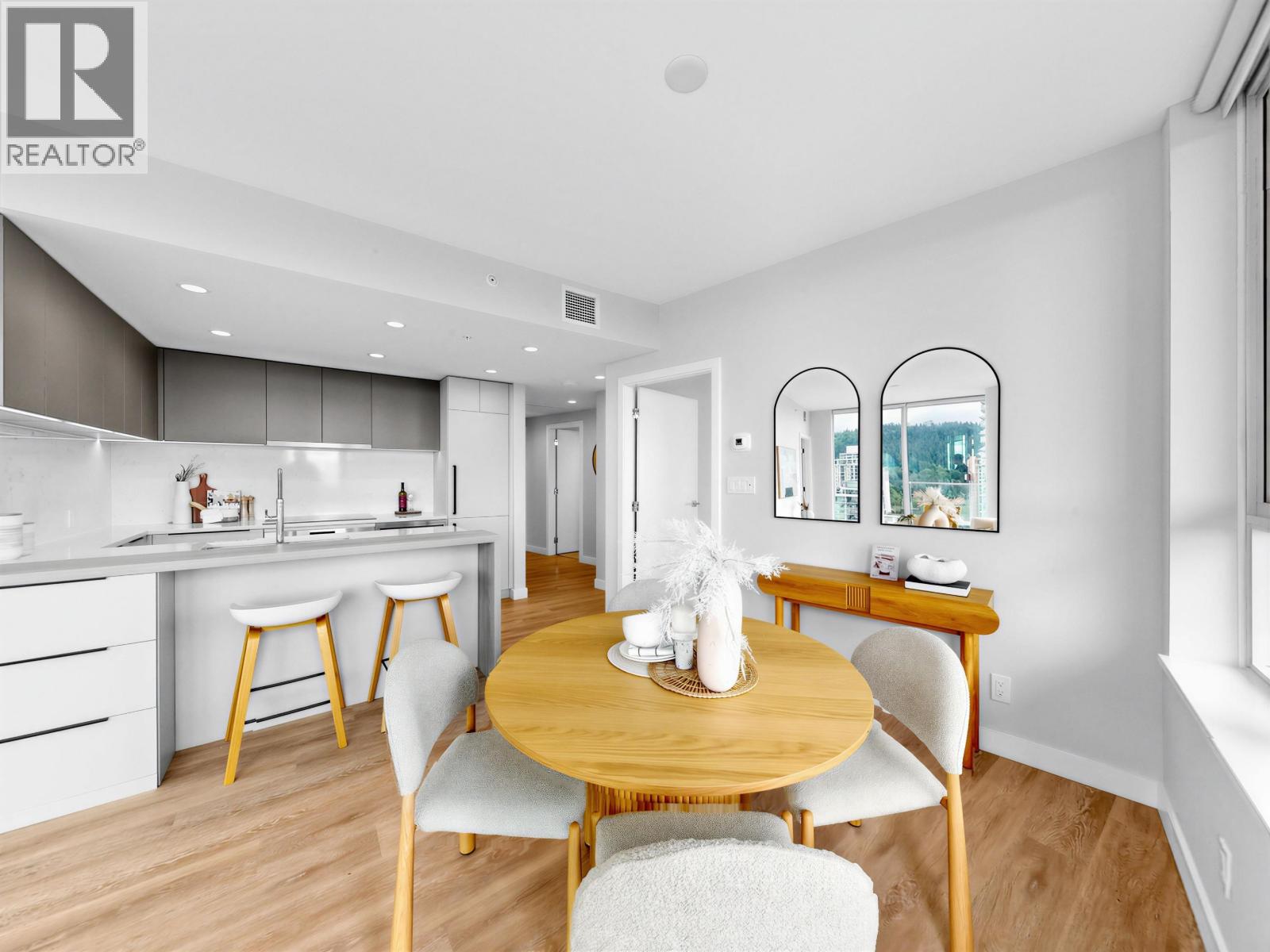 1909 567 Emerson Street Property Photo 7