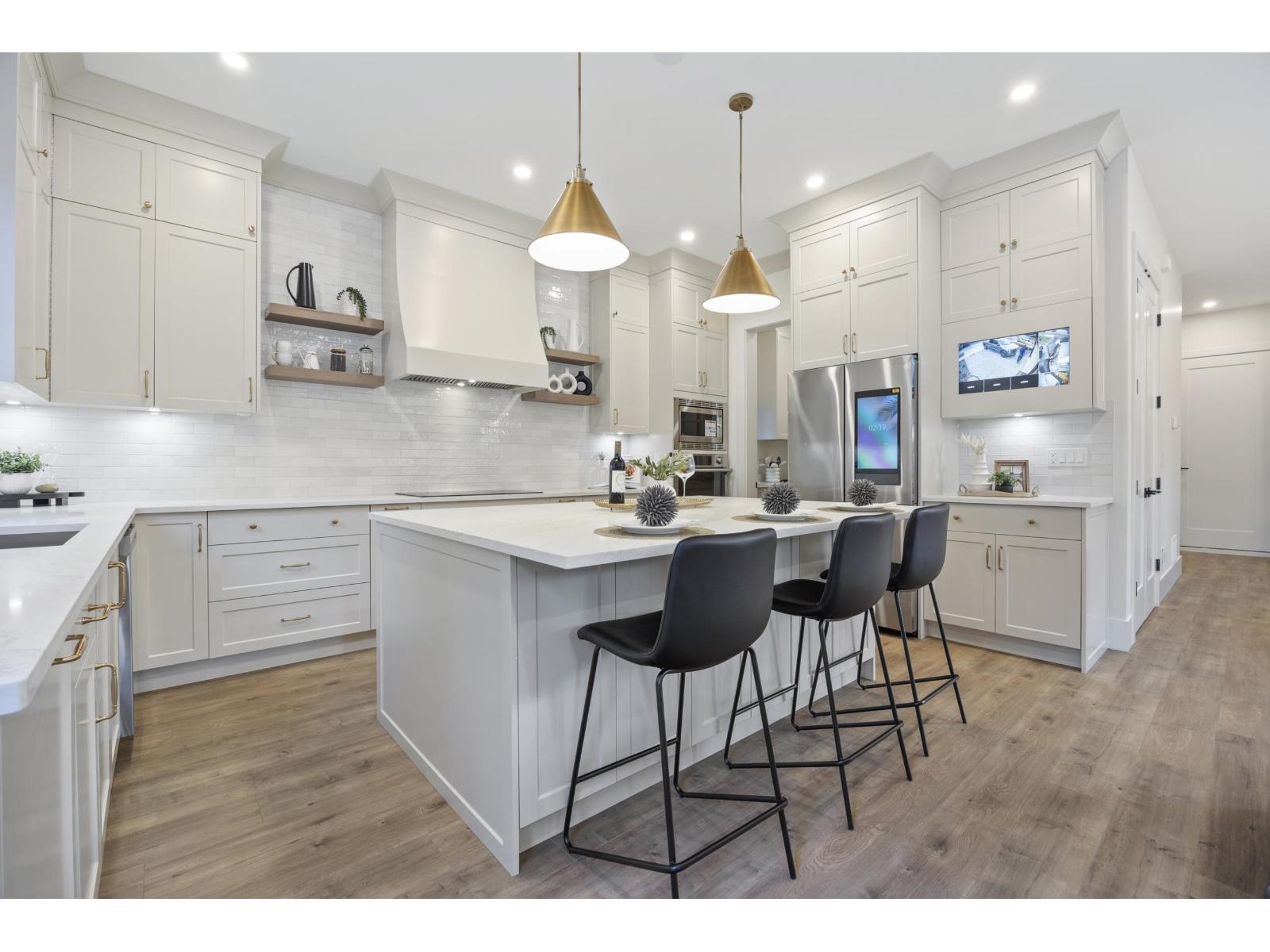 7028 205 Street Property Photo 21