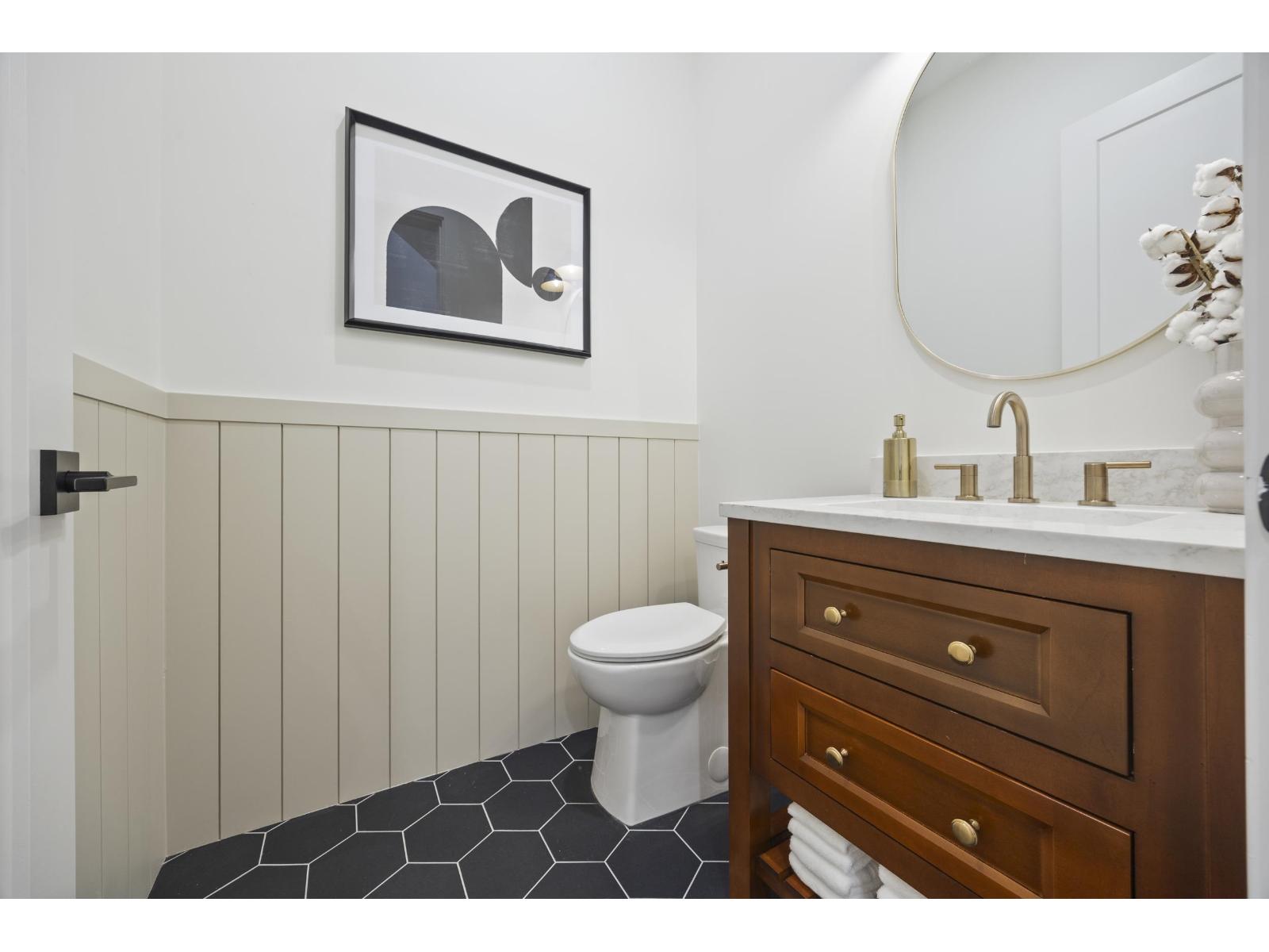 7028 205 Street Property Photo 27