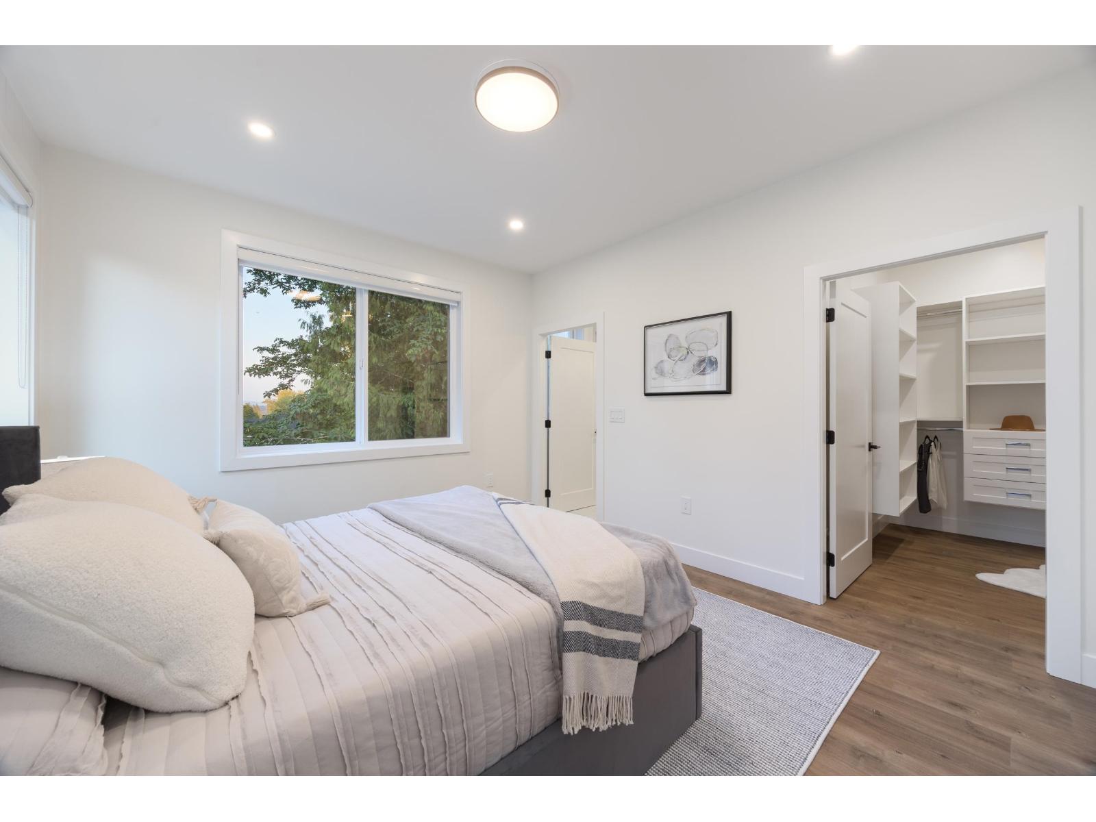 7028 205 Street Property Photo 32