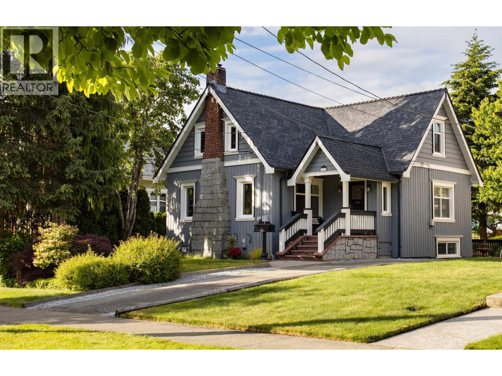 725 Fifth Street Property Photo 1