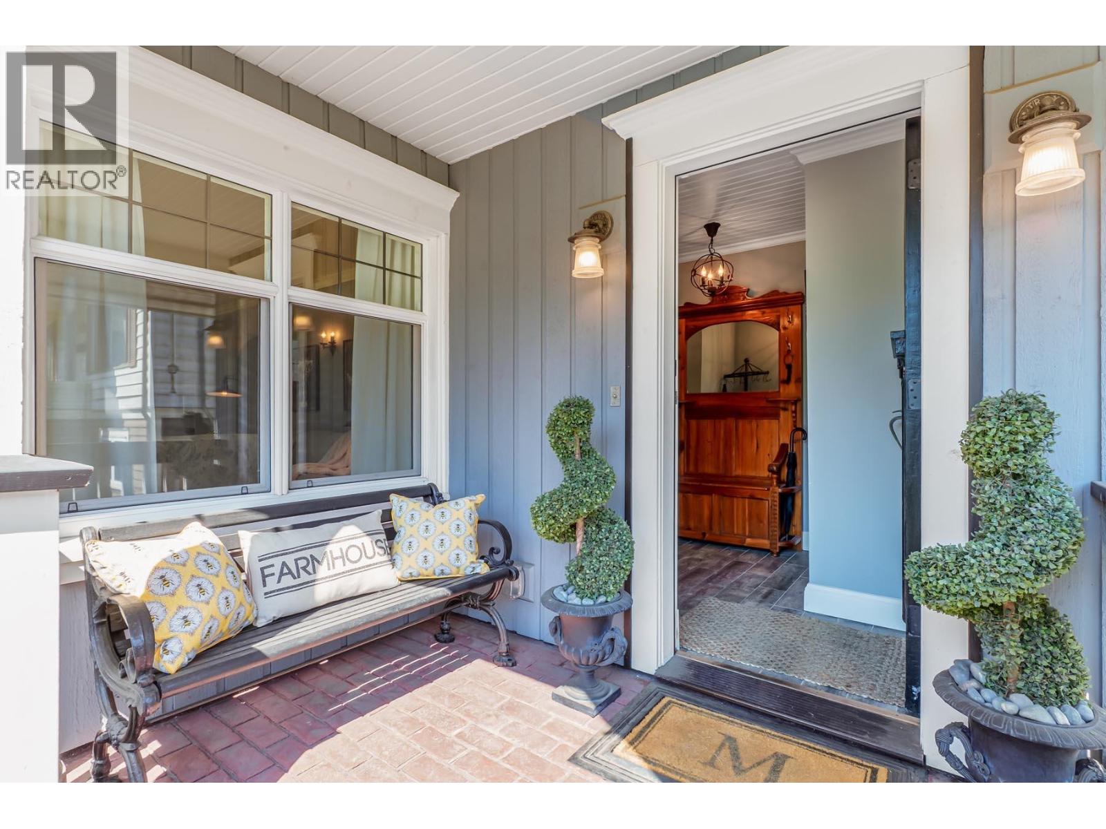 725 Fifth Street Property Photo 2