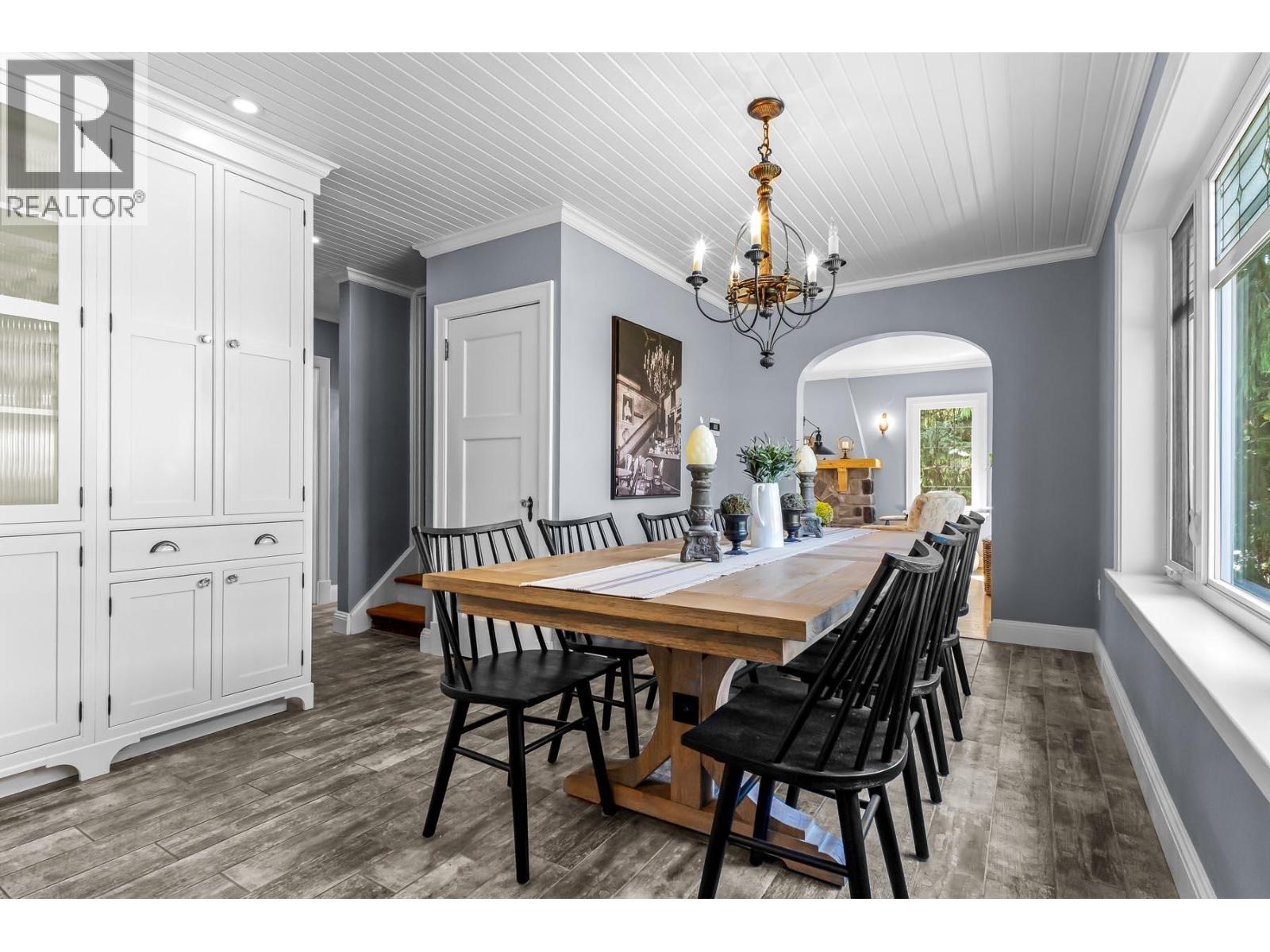 725 Fifth Street Property Photo 4