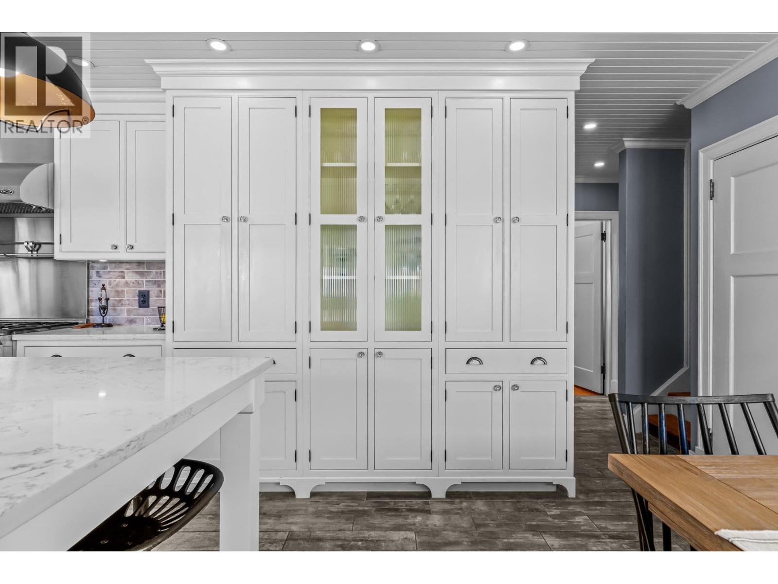 725 Fifth Street Property Photo 8